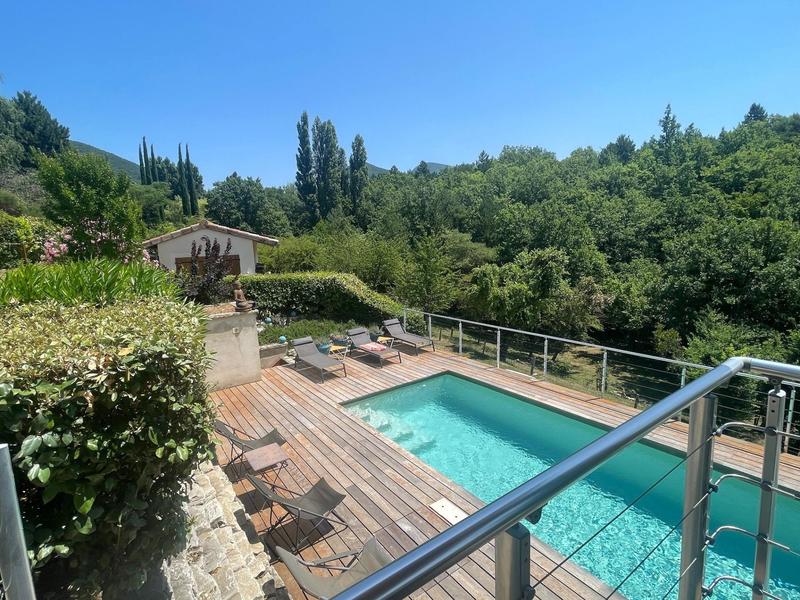 Maison - 190 m² - 9 pièces