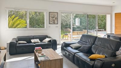 Villa - 323 m² - 8 pièces