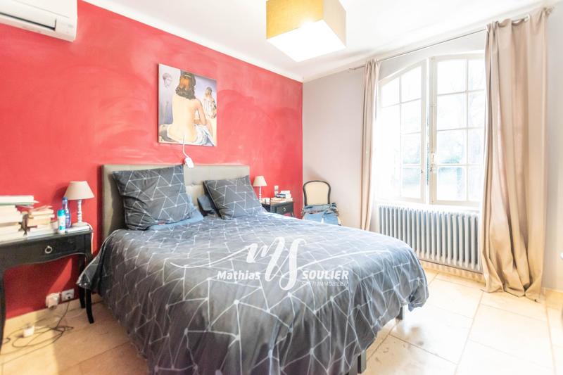 Maison - 300 m² - 15 pièces