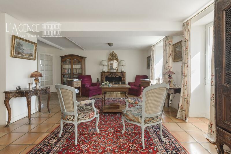 Maison - 398 m² - 10 pièces