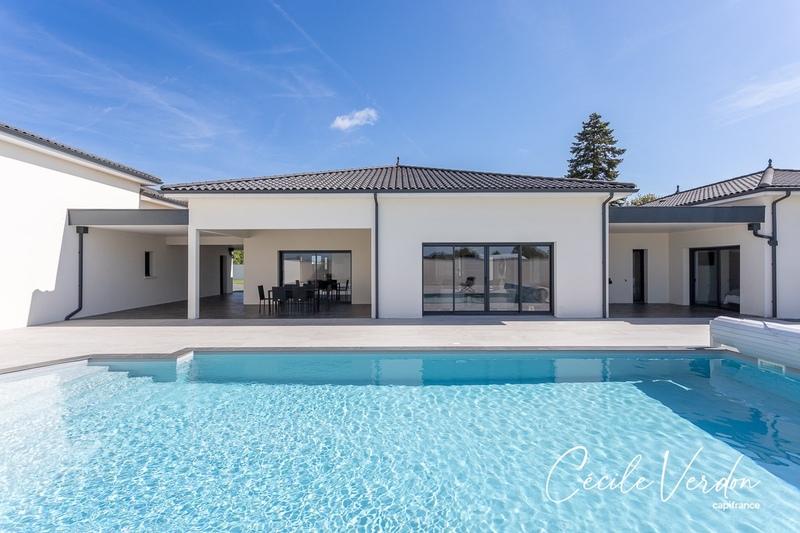Maison - 281 m² - 9 pièces