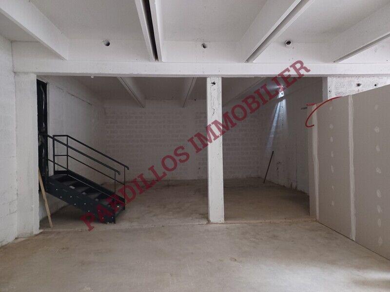 Magasins - 404 m²