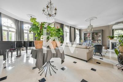 Demeure - 525 m² - 15 pièces