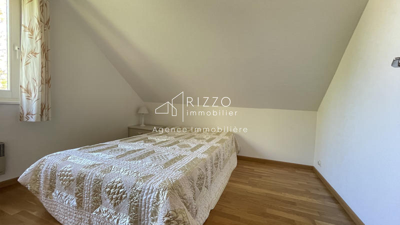 Maison - 246 m² - 9 pièces