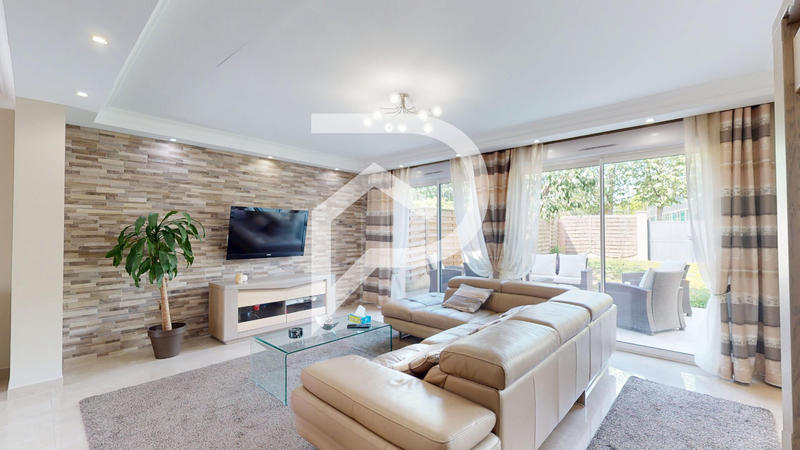 Maison - 235 m² - 8 pièces