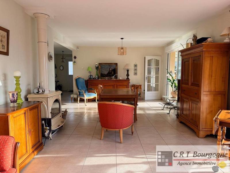 Maison - 202 m² - 7 pièces