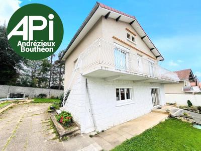 Maison - 140 m² - 5 pièces