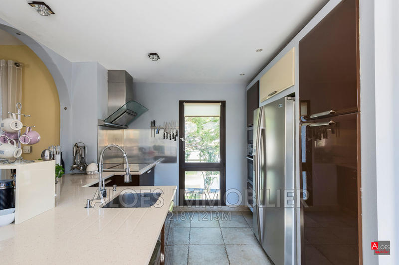 Maison - 180 m² - 6 pièces