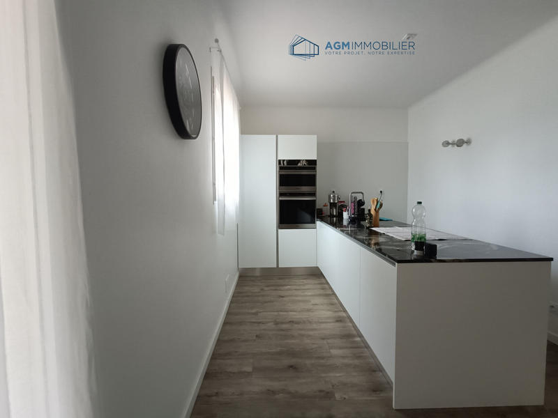 Propriété - 210 m² - 6 pièces