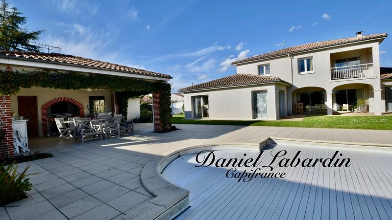 Villa - 220 m² - 7 pièces