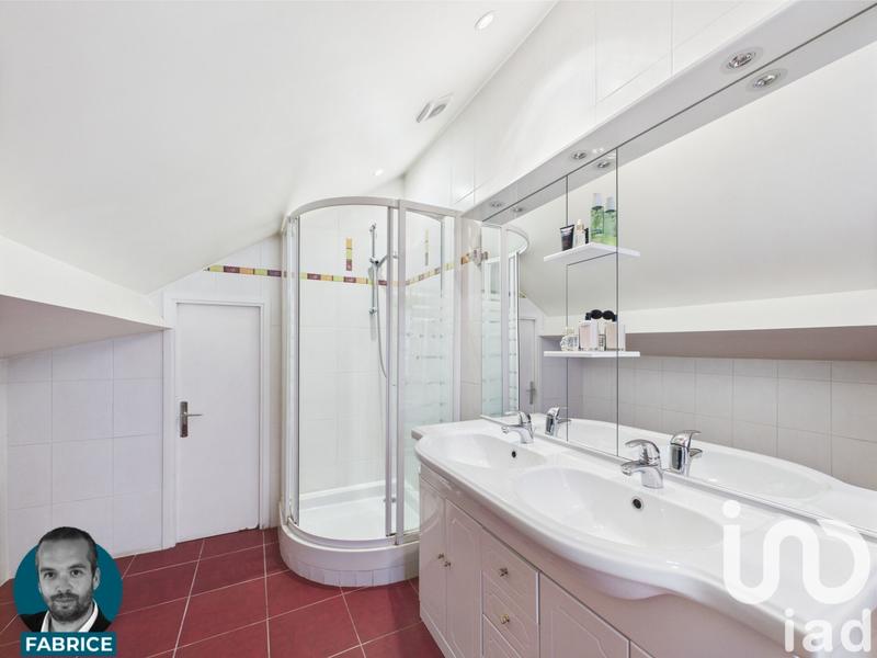 Maison - 216 m² - 8 pièces