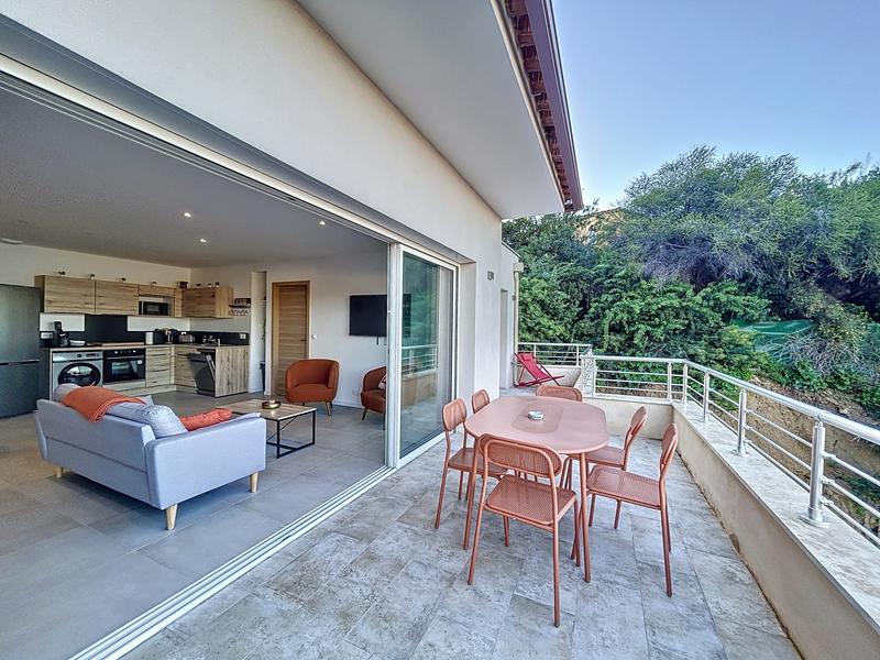 Appartement - 99 m² - 4 pièces