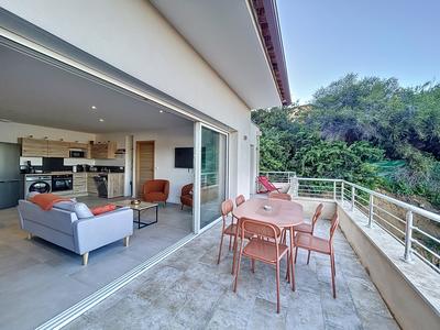 Appartement - 99 m² - 4 pièces