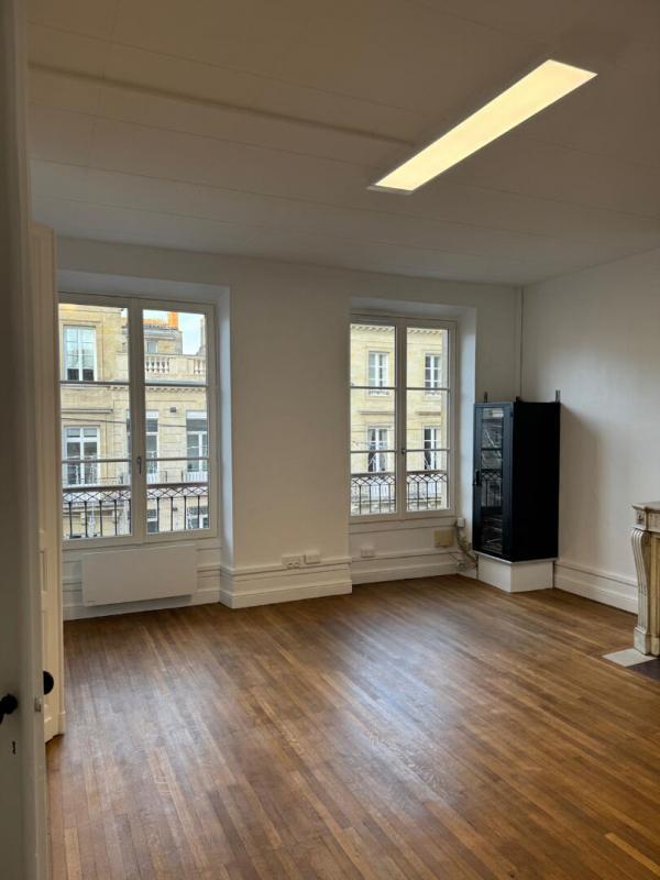 Bureau - 110 m² - 6 pièces