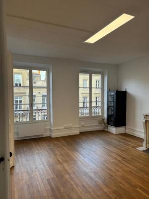 Bureau - 110 m² - 6 pièces