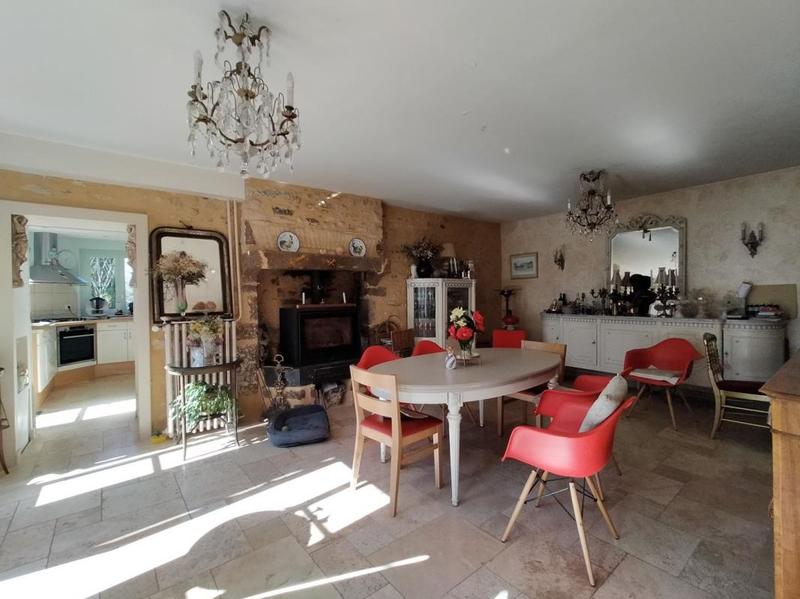 Propriété - 238 m² - 9 pièces