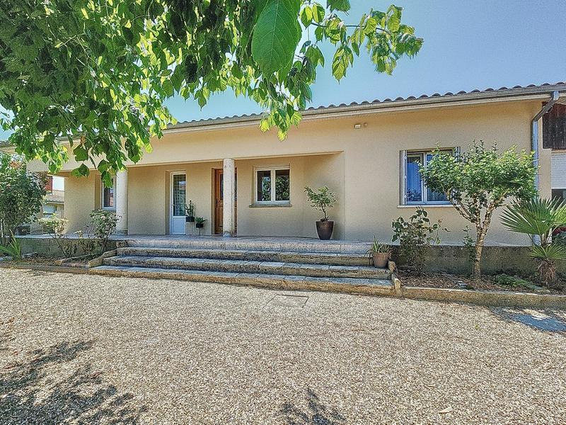 Maison - 180 m² - 8 pièces