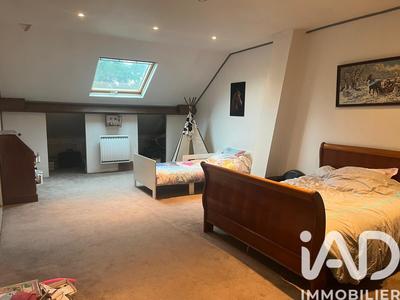 Maison - 220 m² - 6 pièces