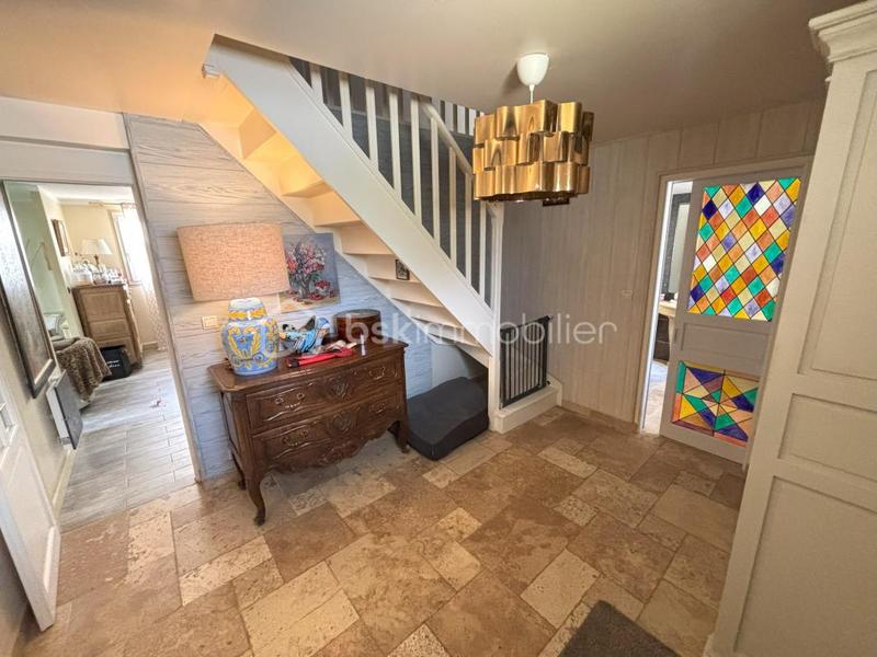 Maison - 200 m² - 6 pièces