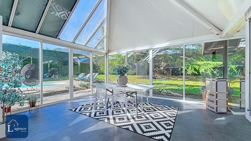 Maison - 228 m² - 7 pièces