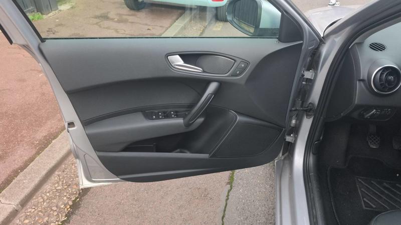 Audi A1 sportback 1.6 Tdi 105 Attraction