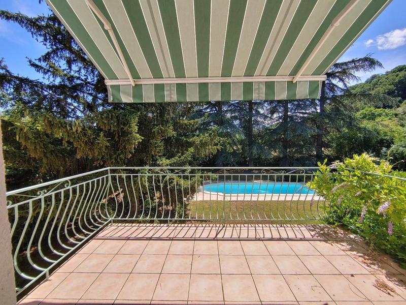 Maison - 247 m² - 9 pièces