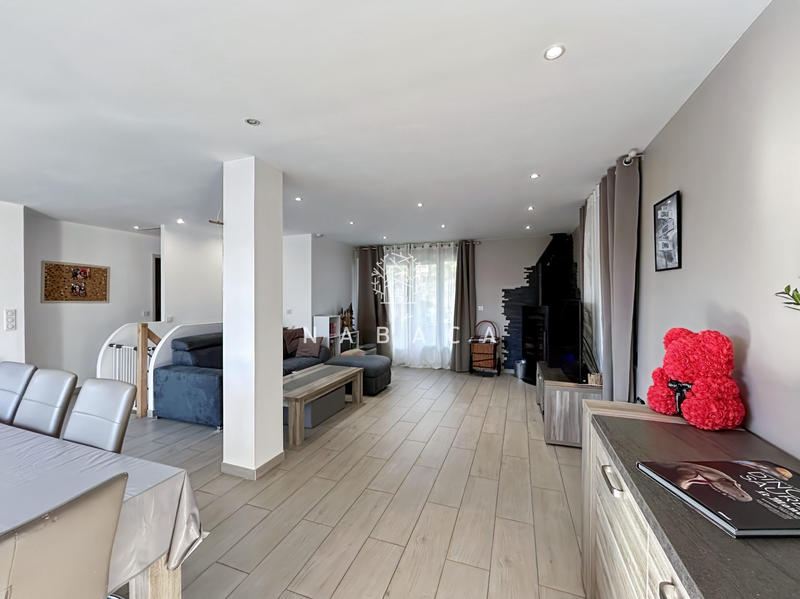 Maison - 137 m² - 5 pièces