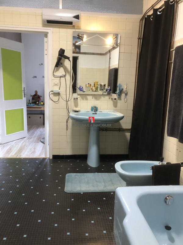 Maison - 223 m² - 6 pièces