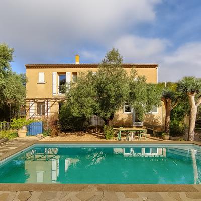 Maison - 245 m² - 9 pièces