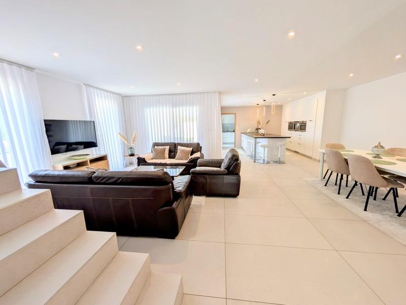 Maison - 180 m² - 6 pièces