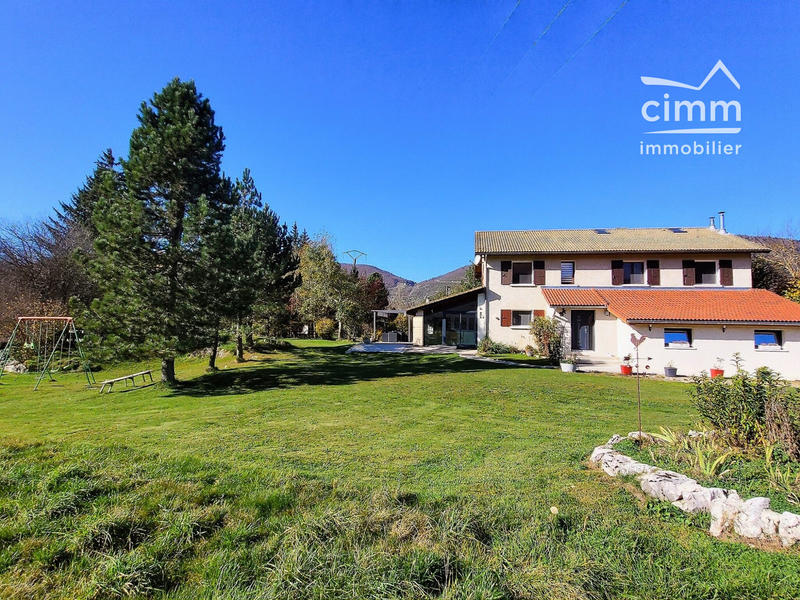 Maison - 215 m² - 7 pièces