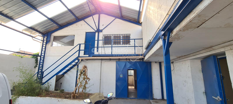 Local d'activité / Entrepôt - 69 m²
