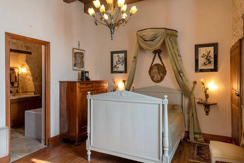 Maison - 317 m² - 12 pièces