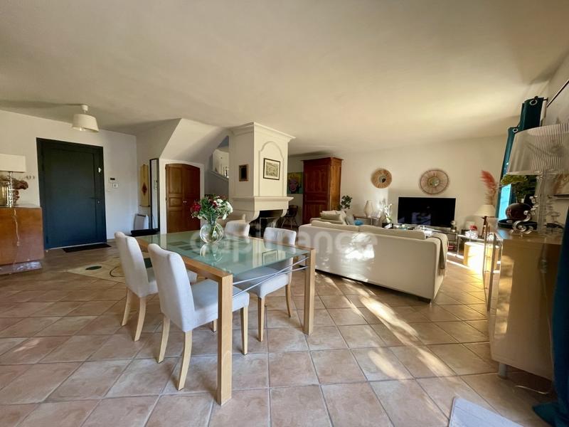 Maison - 180 m² - 6 pièces