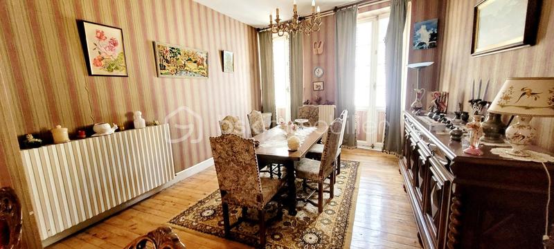 Maison ancienne - 243 m² - 15 pièces