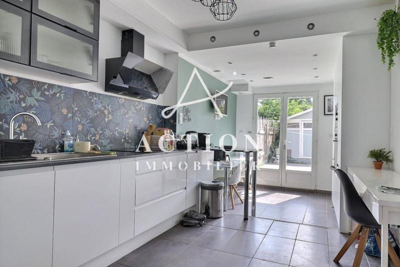 Maison - 142 m² - 8 pièces