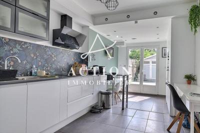 Maison - 142 m² - 8 pièces