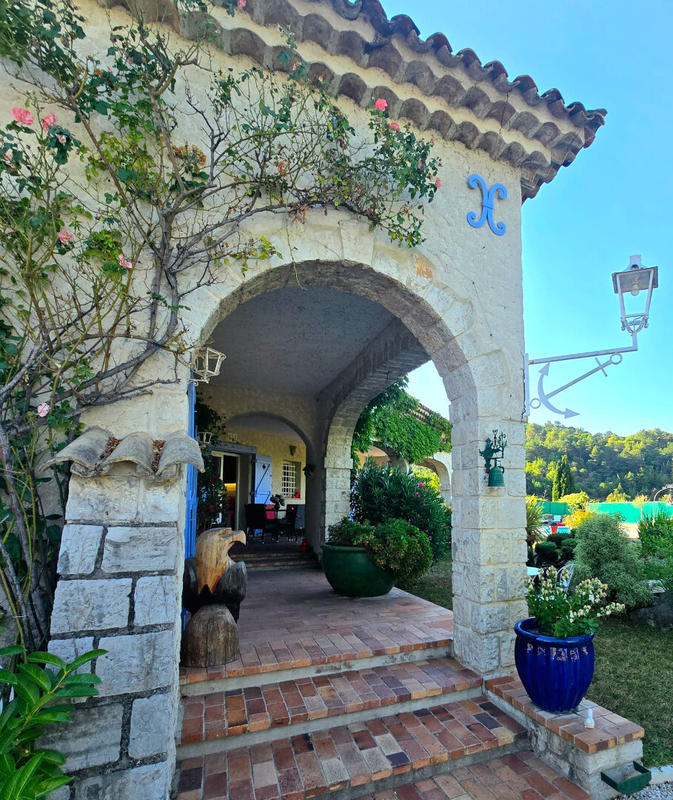 Villa - 300 m² - 10 pièces