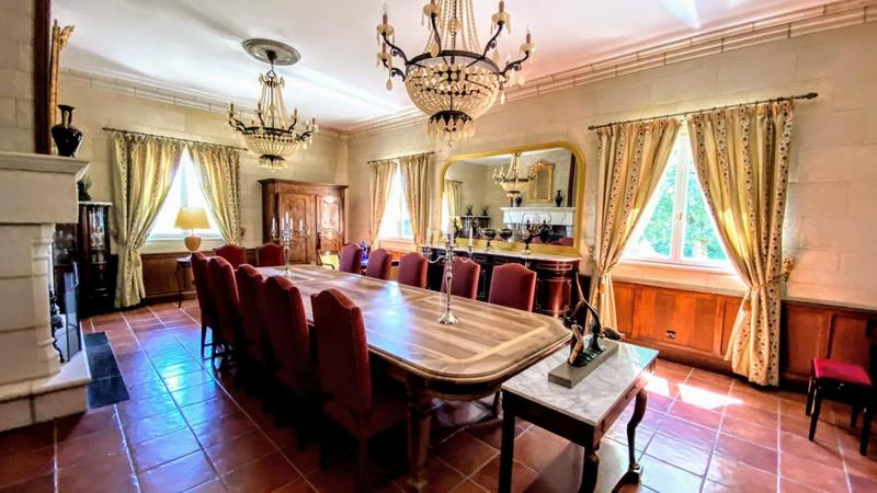 Propriété - 350 m² - 9 pièces