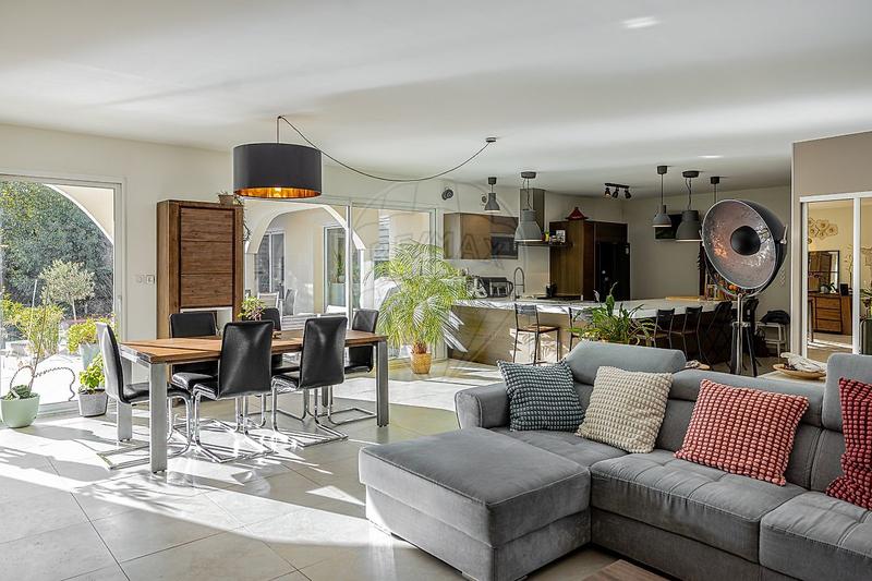 Maison - 282 m² - 8 pièces