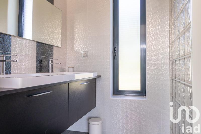 Maison - 233 m² - 5 pièces