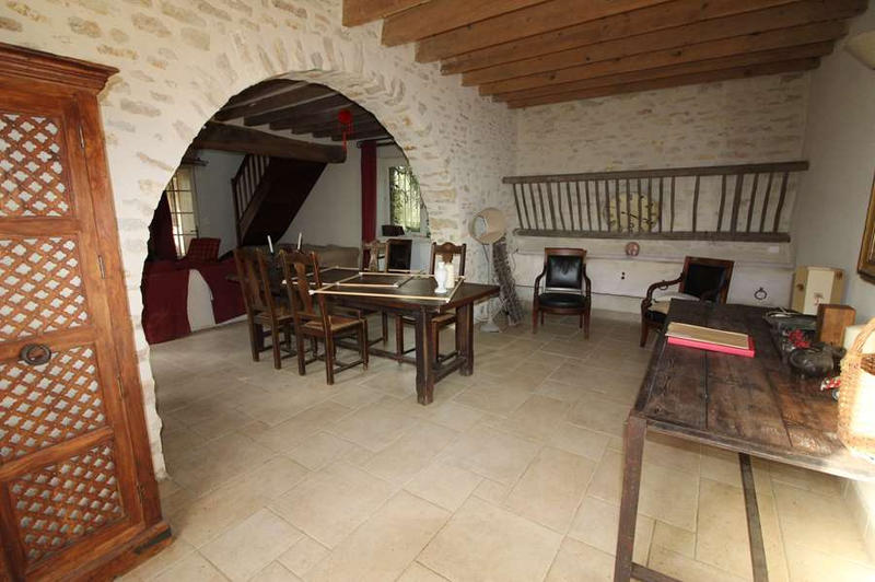 Maison - 280 m² - 11 pièces