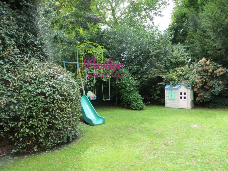 Propriété - 275 m² - 7 pièces