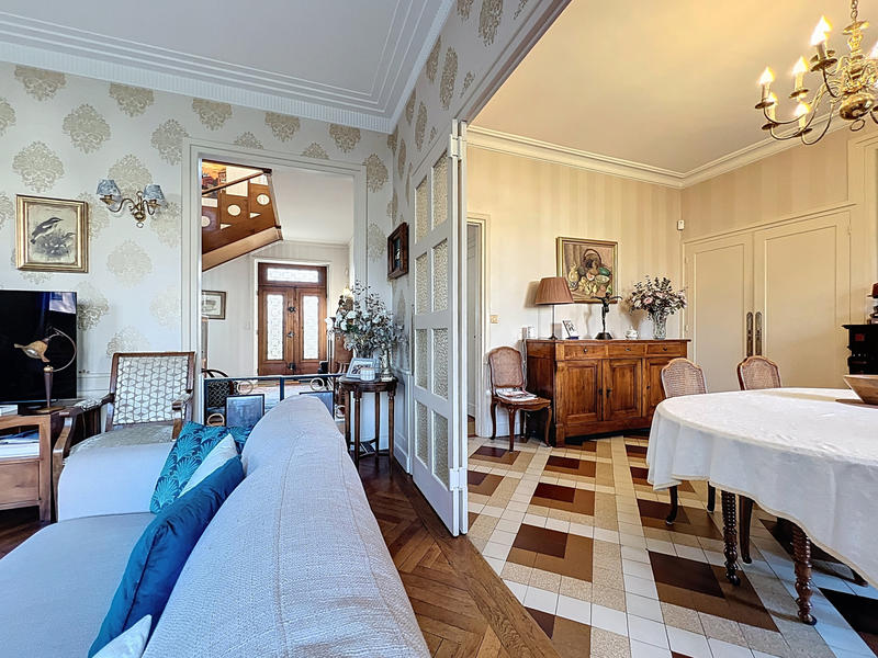 Maison - 196 m² - 8 pièces