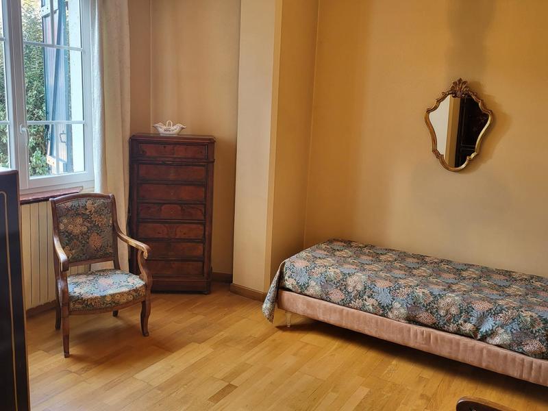 Maison - 220 m² - 8 pièces