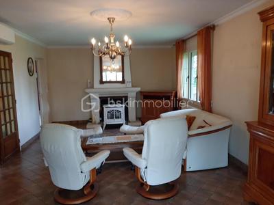 Maison traditionnelle - 160 m² - 8 pièces