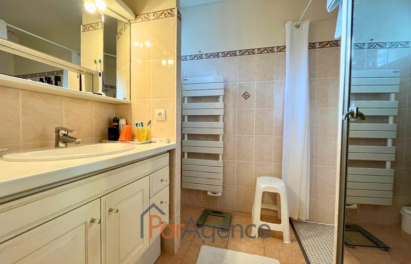 Maison - 202 m² - 6 pièces