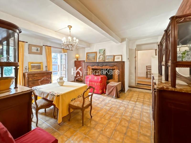 Maison - 330 m² - 8 pièces