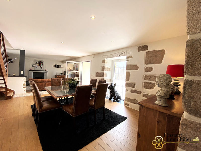 Demeure - 271 m² - 10 pièces