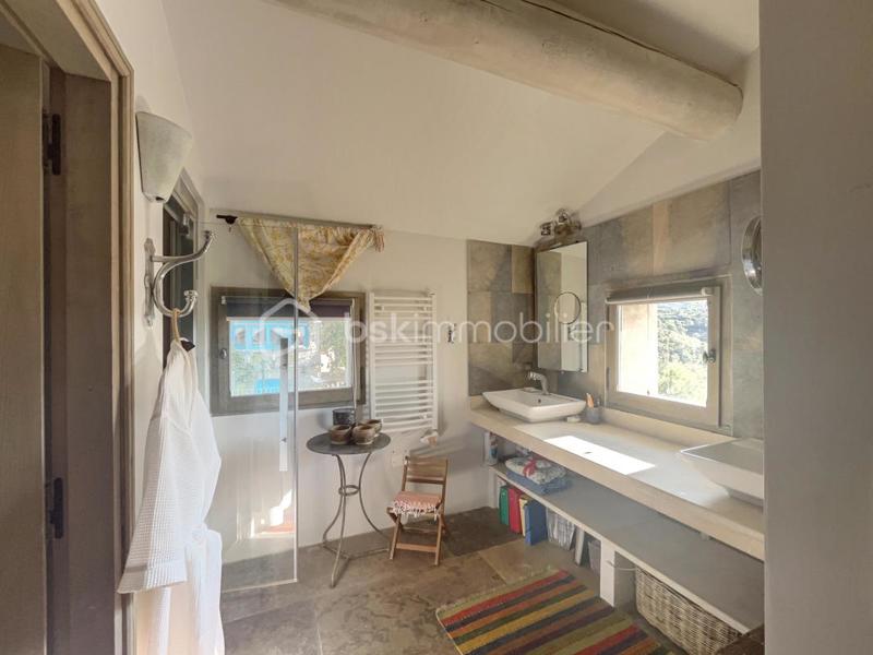 Propriété - 341 m² - 12 pièces